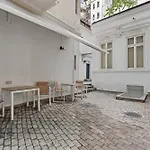 2bdr With Kitchen In Old Town Bukarest