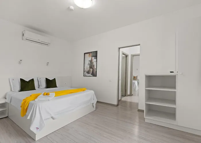 2bdr With Kitchen In Old Town Apartment Bucharest