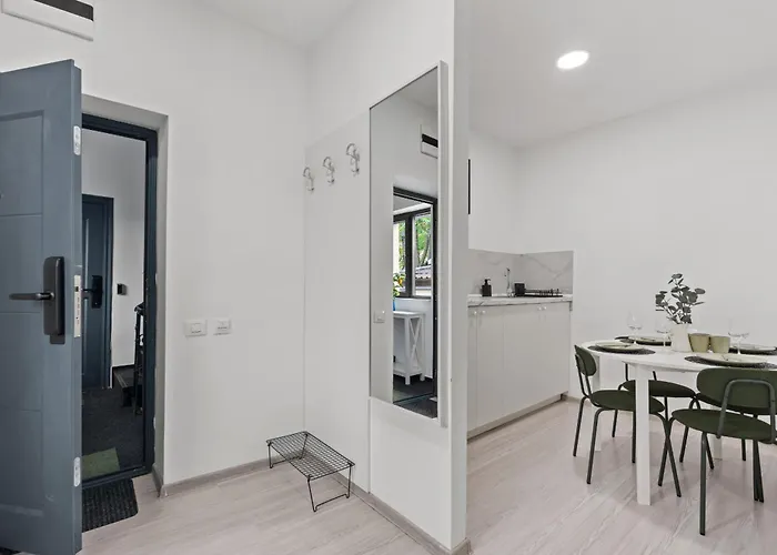 2bdr With Kitchen In Old Town Apartment *